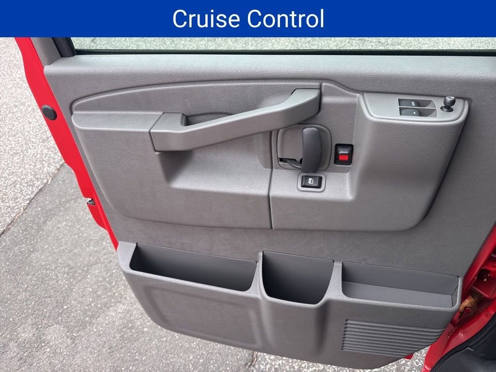 2025 Chevrolet Express Cargo WT