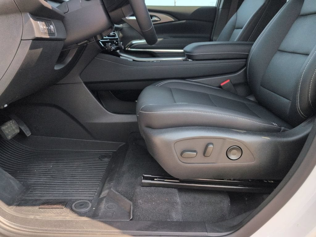2026 Chevrolet Traverse LT - Photo 18