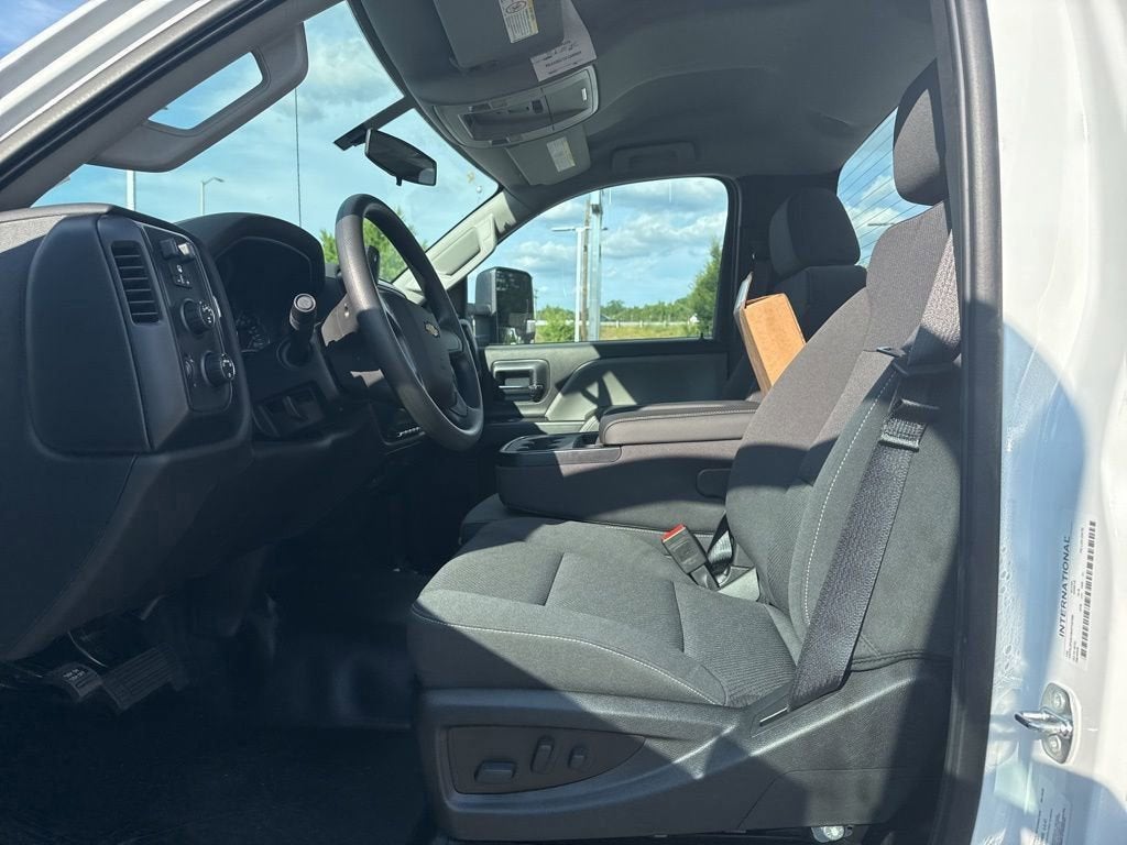 2025 Chevrolet Silverado 5500 HD Work Truck