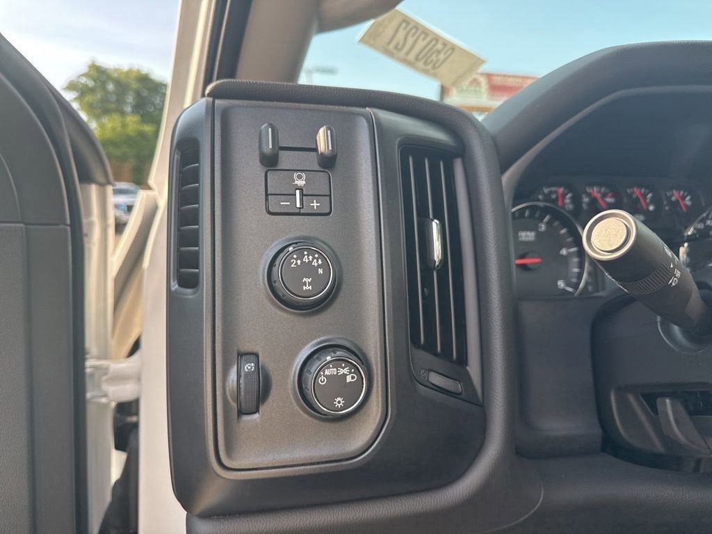 2025 Chevrolet Silverado 5500 HD Work Truck